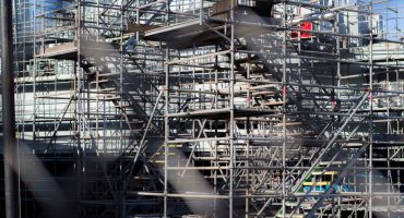 Use-of-scaffolding-pipes-in-construction