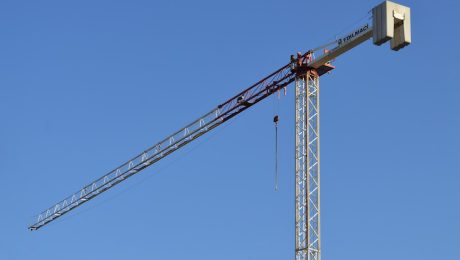 Use-of-scaffolding-pipes-in-construction