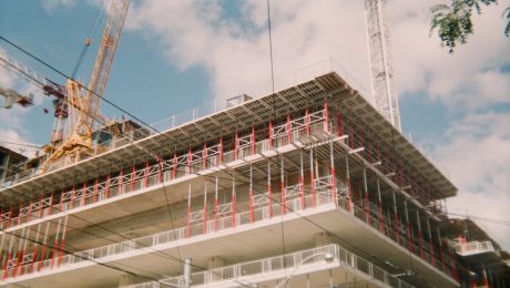 Use-of-scaffolding-pipes-in-construction