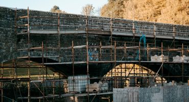 Use-of-scaffolding-pipes-in-construction