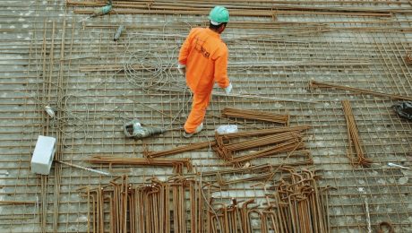 Use-of-scaffolding-pipes-in-construction
