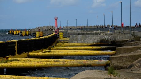 Port-construction-with-steel-pipes