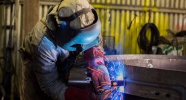 Spot-vs-long-term-steel-contracts
