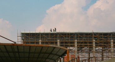 Use-of-scaffolding-pipes-in-construction